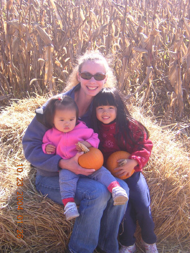 Anneka with Mom and mei mei