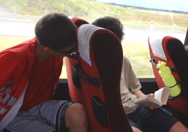 JR reading over JR's shoulder (and btwn the chair)