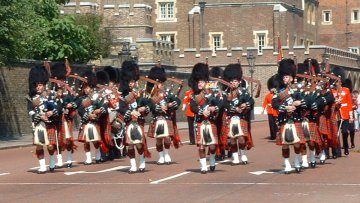 the Redcoats are coming! the Redcoats are coming!