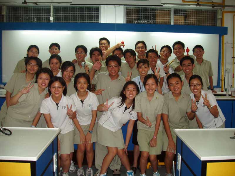 haha...mrs wee looked so comical :)