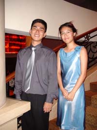 see... that same *forced* smile again by rende. hahahaaa:)