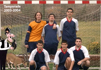 Foto ofcial de l'equip la temporada 2003-04. Ra�l fa la foto