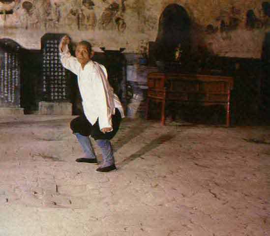 KUNG FU KUNGFU Monge treinando ainda hoje como ontem...