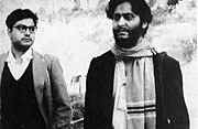 Pulu (Swapan Mukherjee) and Apu (Soumitra Chatterjee) in " Apur Sansar "