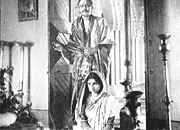 Kalikinkar Roy (Chhabi Biswas) and Doyamoyee (Sharmila Tagore) in " Debi "