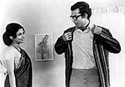 Shyamal Chatterjee (Barun Chandra) and Tutul (Sharmila Tagore)  in " Seemabaddhya "