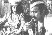 Wajid Ali Shah (Amjad Khan), Ali Naqi Khan (Victor Banerjee) in " Shantranj Ki Khilari "