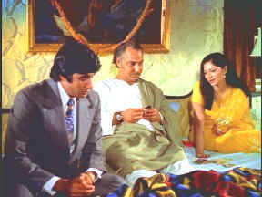 Amitabh , Omshib Puri and Simi Garewal in " Namak Haram "