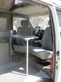 eve14_tablechairs
