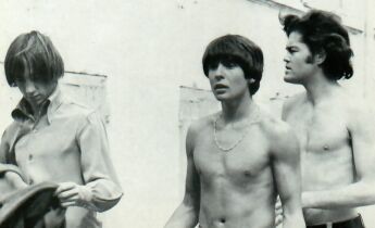 Peter, Davy and Micky with their shirts off! ;)