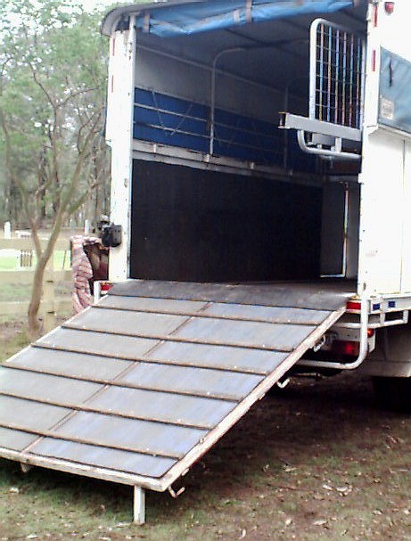 Safe & easy to load tailboard
