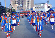 Lisuzu.jpg (13682 bytes)