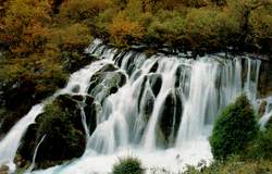 waterfall1.JPG (9806 bytes)