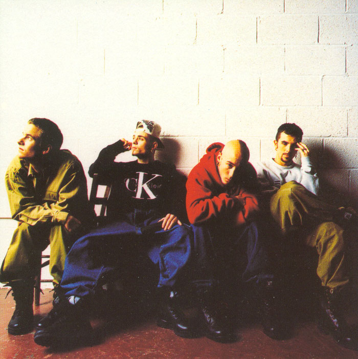 Ahhhhhhhh The Fashionable Old "Not Posing Pose".&nbsp; Works A Treat Lads!