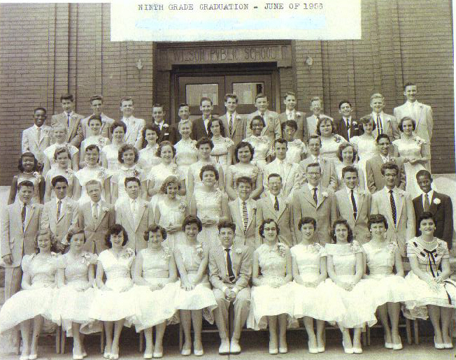 9th gr walnut grad.jpg (303073 bytes)