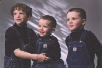 Matching outfits helps unify the portrait.
