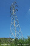 Torre de Alta Tensi�n, proveniente de El Salto a Cd. Mante, entre la estructura se aprecia la Cruz que esta en la Sierra