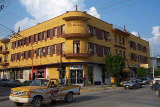 Hotel del Angel    3 estrellas localizado a solo una cuadra de la plaza principal