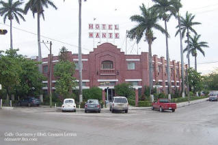 El Hotel esta a 3 cuadras de la plaza principal por la calle Guerrero 