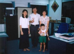 Office girls.JPG (11684 bytes)