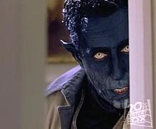 uuh ooh, he's losing his disguise in the whitehouse...