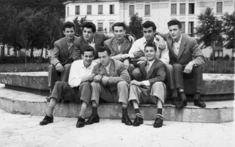 In Piazza con amici queresi
