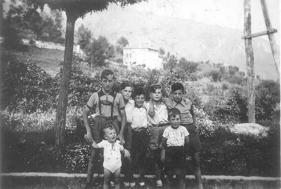 Foto con giovani ebrei
