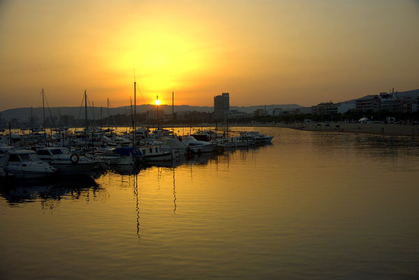 port.jpg (35096 bytes)