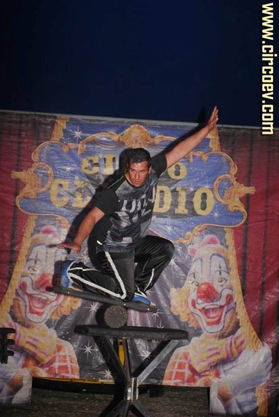 http://circoev.com/yahoo_site_admin/assets/images/19247834_1379070872175495_2256782906822564716_n.185145639_std.jpg