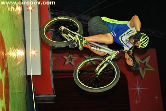 http://circoev.com/yahoo_site_admin/assets/images/DSC_0059_1280x857.36274800_std.jpg