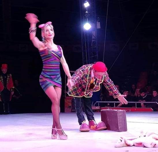 http://circoev.com/yahoo_site_admin/assets/images/47378504_1972805526135357_2143907744128696320_n.336153525_std.jpg