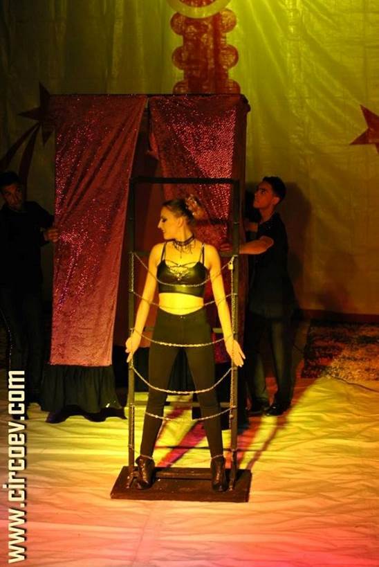 http://circoev.com/yahoo_site_admin/assets/images/34176593_1711651638917415_7070828393394077696_n.167151711_std.jpg