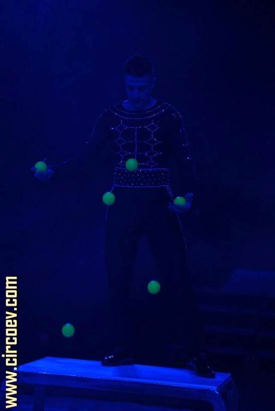 http://circoev.com/yahoo_site_admin/assets/images/31924523_1682153035200609_1477500339308462080_n.127154709_std.jpg