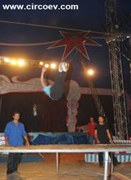 http://circoev.com/yahoo_site_admin/assets/images/DSC_2949.239130320_std.JPG