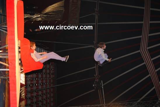 http://circoev.com/yahoo_site_admin/assets/images/6550152147_d02fdd1f0e_o.153132907_std.jpg