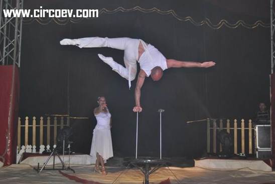 http://circoev.com/yahoo_site_admin/assets/images/Imagem_038.134103316_std.jpg