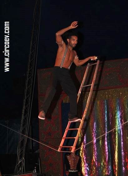 http://circoev.com/yahoo_site_admin/assets/images/1544393_575877162494874_288291525_n.36455545_std.jpg