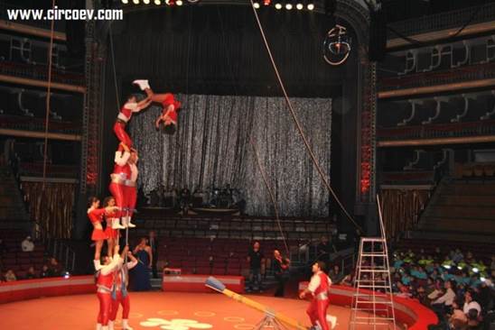 http://circoev.com/yahoo_site_admin/assets/images/DSC_0384_3.34695328_std.JPG
