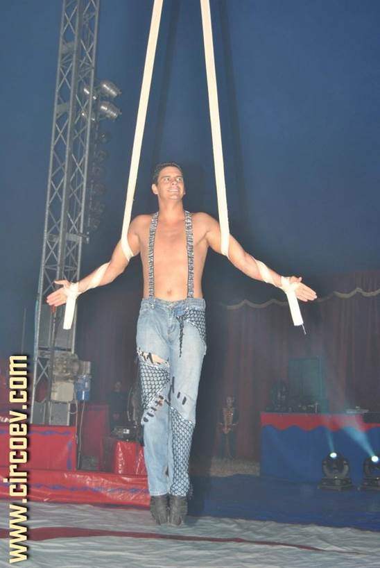 http://circoev.com/yahoo_site_admin/assets/images/DSC_0520.296145044_std.jpg