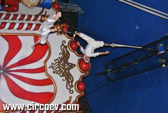 http://circoev.com/yahoo_site_admin/assets/images/Imagem_060.2504214_std.jpg