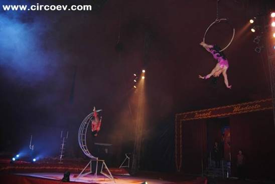 http://circoev.com/yahoo_site_admin/assets/images/10320534_637576629658260_3175993316066356796_n.125125055_std.jpg