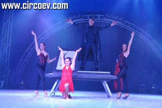 http://circoev.com/yahoo_site_admin/assets/images/DSC_0005_173.9444028_std.jpg