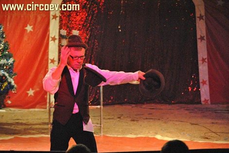 http://circoev.com/yahoo_site_admin/assets/images/11796202_860466780702576_8284309098051784185_n.207143913_std.jpg