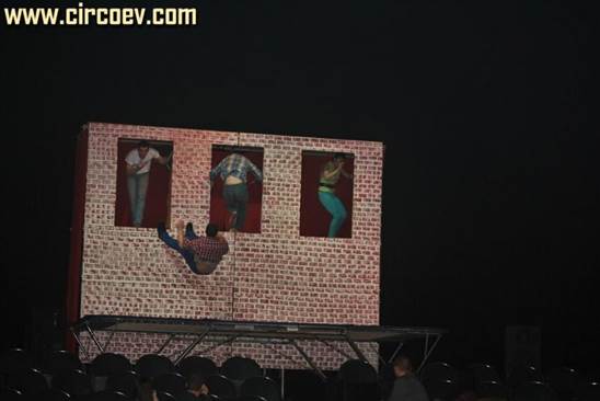 http://circoev.com/yahoo_site_admin/assets/images/DSC_0297_2.36285518_std.JPG