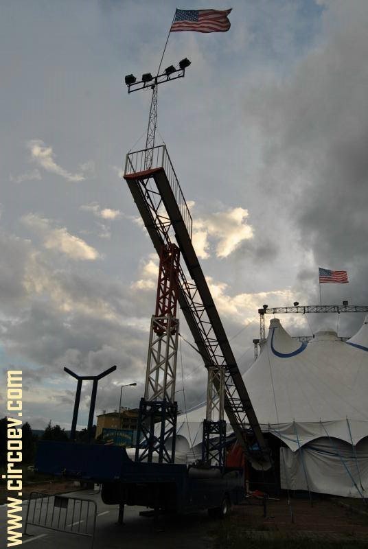 http://circoev.com/yahoo_site_admin/assets/images/12279127_910194915729762_1267566014499117848_n.323143043_std.jpg
