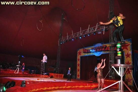 http://circoev.com/yahoo_site_admin/assets/images/12243346_910173979065189_8577697325600490432_n.32234436_std.jpg