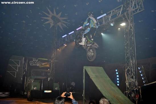 http://circoev.com/yahoo_site_admin/assets/images/12191412_904663546282899_6683319767093659360_n.306130924_std.jpg