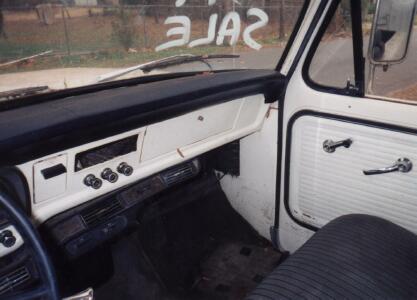 int_right.jpg (19973 bytes)