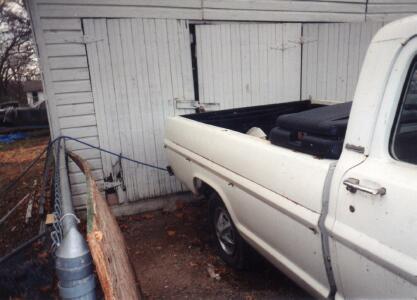 right_rear.jpg (157172 bytes)