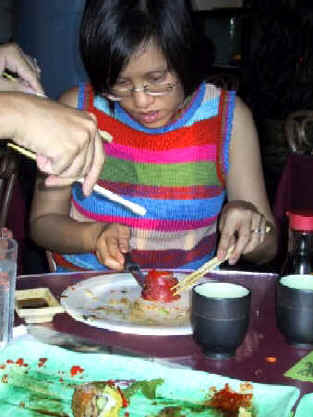 sushi00.jpg (55439 bytes)